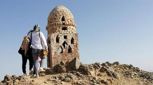 Bí ẩn những căn nhà bằng gạch trổ nhiều lỗ trên sa mạc: Biết tác dụng ai cũng bất ngờ!