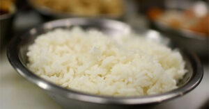 Nguy cơ mắc bệnh nguy hiểm từ thói quen ăn cơm nguội