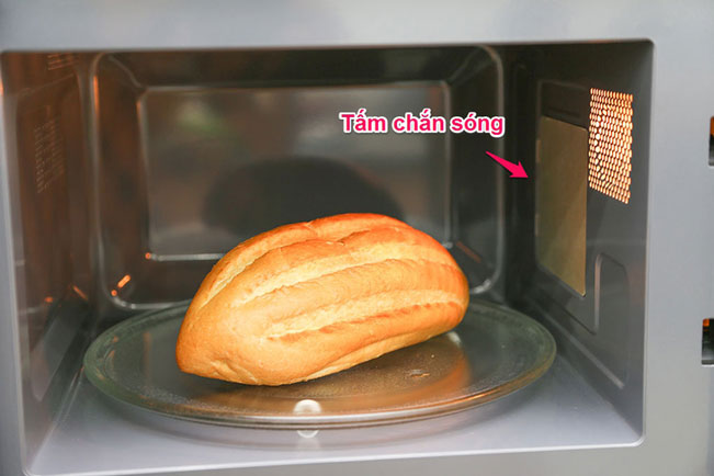 Hay kiểm tra cả tấm chắn sóng khi dùng mà không thấy lò vi sóng nóng nhé.