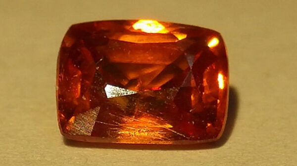 Mẫu vật duy nhất của khoáng chất hiếm nhất Trái đất