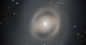 Bóng ma NASA chụp được là “cánh cửa thời gian”?