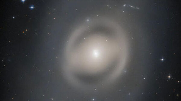 Bóng ma NASA chụp được là “cánh cửa thời gian”?