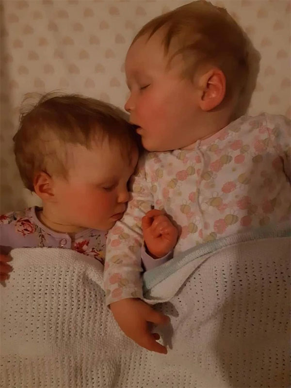 2 đứa trẻ là kết quả của hiện tượng hiếm gặp.