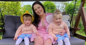 Đẻ sinh đôi thấy có điểm lạ, bà mẹ choáng váng khi biết sự thật, lịch sử loài người chỉ có 10 trường hợp