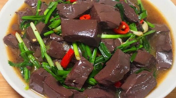 Tiết lợn giúp trẻ lâu, giảm béo, chống cả ung thư nhưng lại “đại kỵ” với những người sau