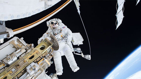 Làm thế nào để trở thành một phi hành gia?