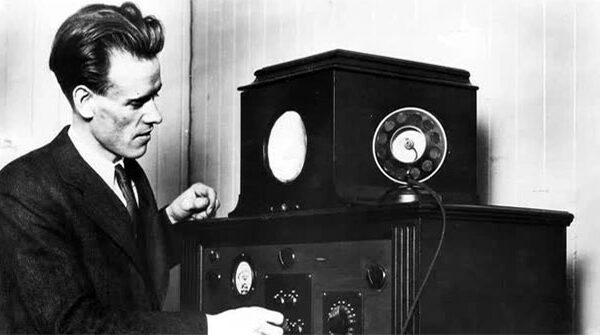 Các vật dụng quen thuộc trông thế nào khi mới được phát minh?