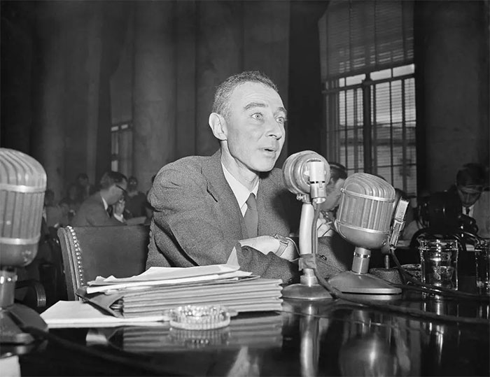 oppenheimer-2 Oppenheimer chưa bao giờ giành được giải thưởng Nobel dù được đề cử tới 3 lần.