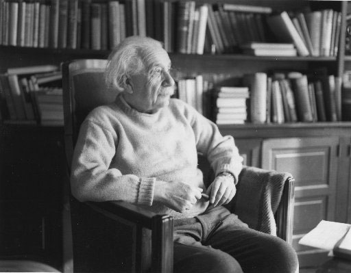 Ảnh chụp Einstein 13 tháng trước khi mất Các nhà khoa học đã làm gì với bộ não của Albert Einstein sau khi ông mất?