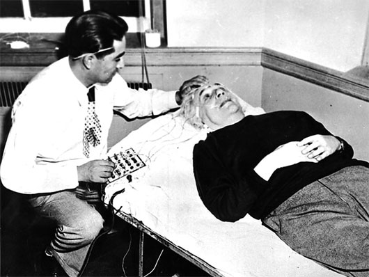 Những giây phút cuối đời trên giường bệnh của Albert Einstein Các nhà khoa học đã làm gì với bộ não của Albert Einstein sau khi ông mất?