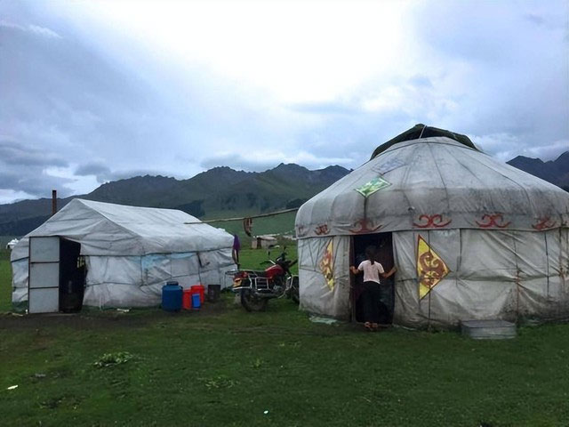 leu-cua-nguoi-mong-co Lều yurt chính là nơi cư trú đặc biệt của người Mông Cổ.