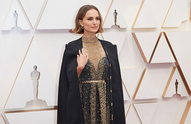 natalie-portman Nữ diễn viên Natalie Portman đã tốt nghiệp Đại học Havard và sử dụng thành thạo 6 ngoại ngữ