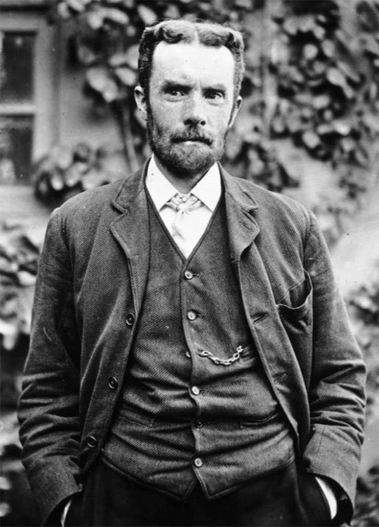 oliver-heaviside Oliver Heaviside thích sơn móng tay màu hồng