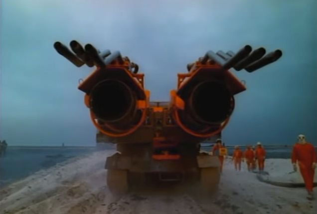 xe-cuu-hoa-big-wind-1 Chiếc xe cứu hỏa này được ví như cỗ xe bước ra từ một bộ phim khoa học viễn tưởng.