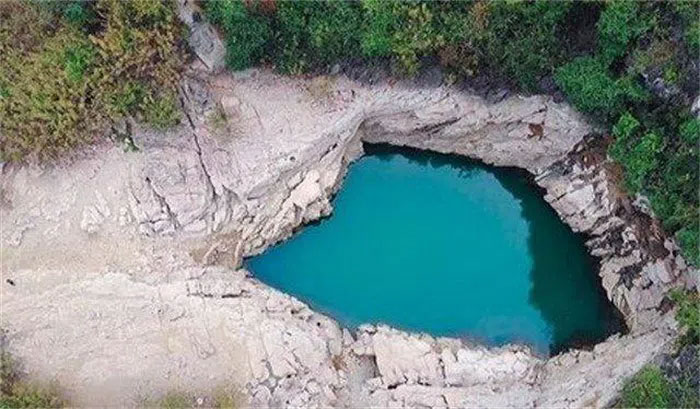 Hồ Ba Đinh