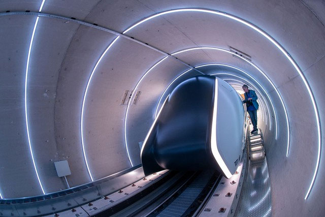 Hyperloop được phổ biến rộng rãi bởi Elon Musk, người sáng lập Tesla và SpaceX.