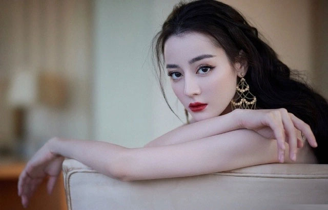 Diễn viên Địch Lệ Nhiệt Ba
