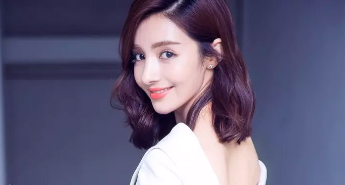 Mỹ nhân Mạch Địch Na cũng là người Tân Cương.