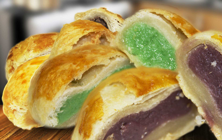 Hopia là tên gọi những chiếc bánh Trung thu của người Philippines. Hopia là tên gọi những chiếc bánh Trung thu của người Philippines.